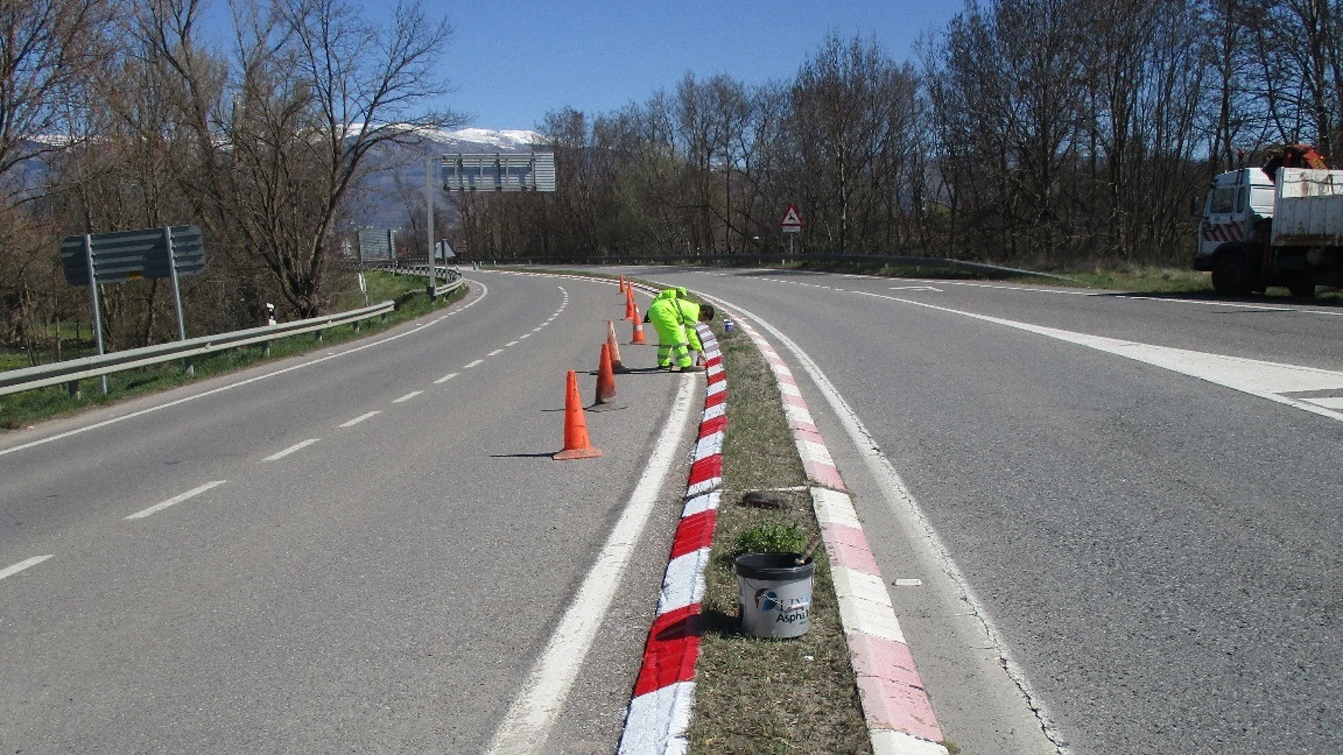 Obras de mantenimiento en una carretera. MINISTERIO DE TRANSPORTES 08/07/2024