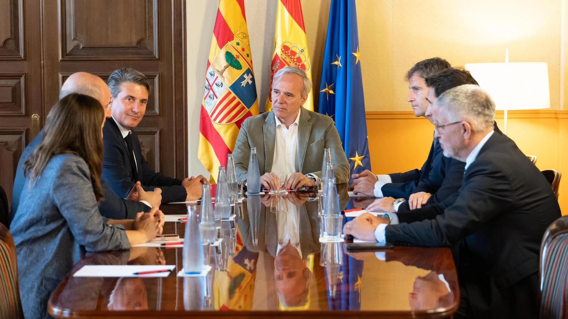 El presidente del Gobierno de Aragón, Jorge Alonso, se ha reunido con representantes de la consultora tecnológica Inetum. FABIÁN SIMÓN. 09/07/2024