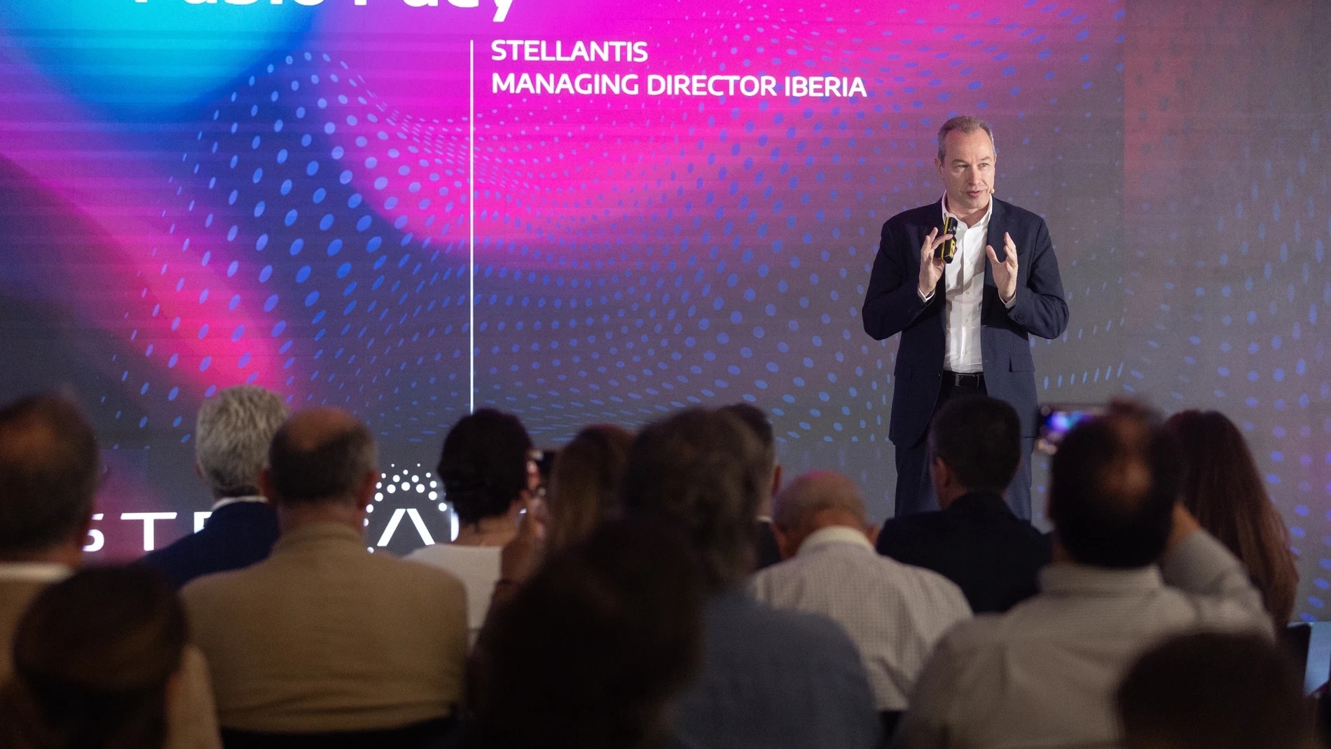 El Stellantis Managing Director Iberia, Pablo Puey, interviene durante la jornada Stellantis Electrification Day, en la Urbanización La Finca, a 9 de julio de 2024, en Pozuelo de Alarcón, Madrid (España). 09 JULIO 2024;JORNADA STELLANTIS ELECTRIFICATION DAY;MADRID Eduardo Parra / Europa Press 09/07/2024