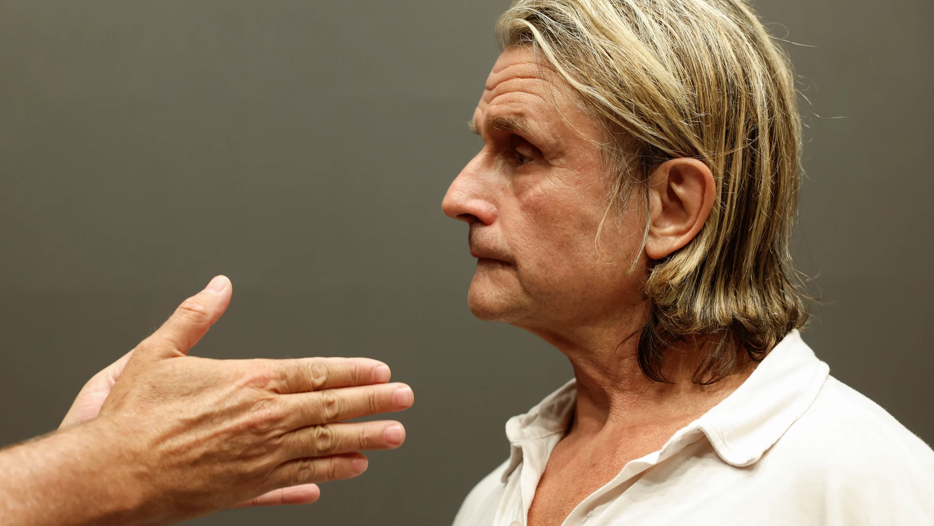 MADRID, 09/07/2024.- El compositor y productor teatral español Nacho Cano ofrece una rueda de prensa tras quedar en libertad provisional este martes después de declarar ante la Policía por la supuesta contratación ilegal de inmigrantes para el espectáculo musical 'Malinche', que se representa en Madrid. EFE/Mariscal