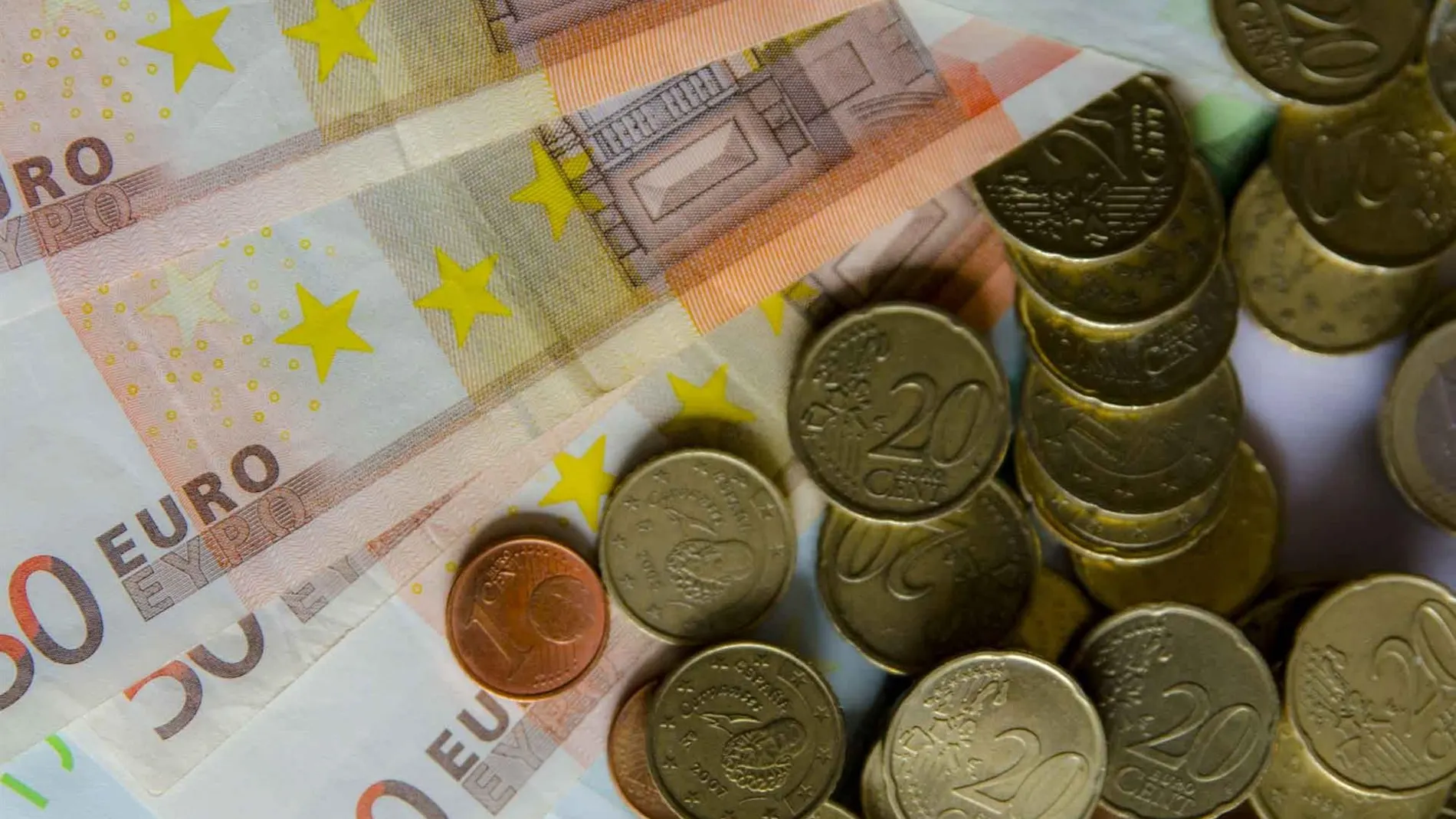 Economía.- El Tesoro coloca 2.030 millones de euros en letras y baja el interés ofrecido a mínimos del año