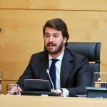 El vicepresidente de la Junta, Juan García-Gallardo, informa a las Cortes sobre el grado de cumplimiento de los objetivos de su departamento para la legislatura