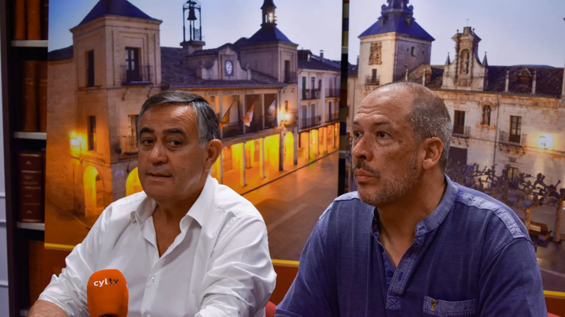 El alcalde de el Burgo de Osma, Antonio Pardo, y Miguel Ángel Miguel, presentan la APP
