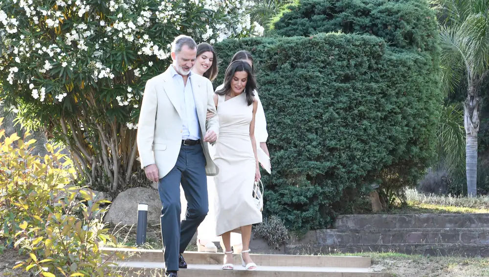 Los Reyes, la Princesa Leonor y la Infanta Sofía se reúnen con premiados ‘Princesa de Girona’ de ediciones anteriores en Lloret de Mar (Girona)