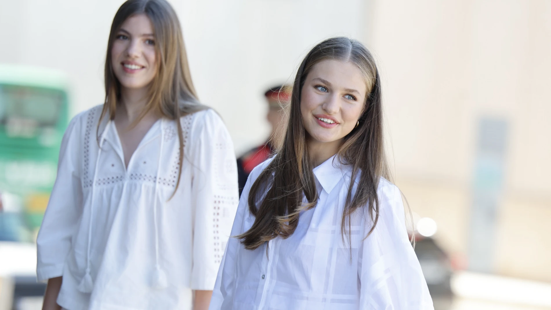 Leonor y Sofía en Sant Feliu de Llobregat.
