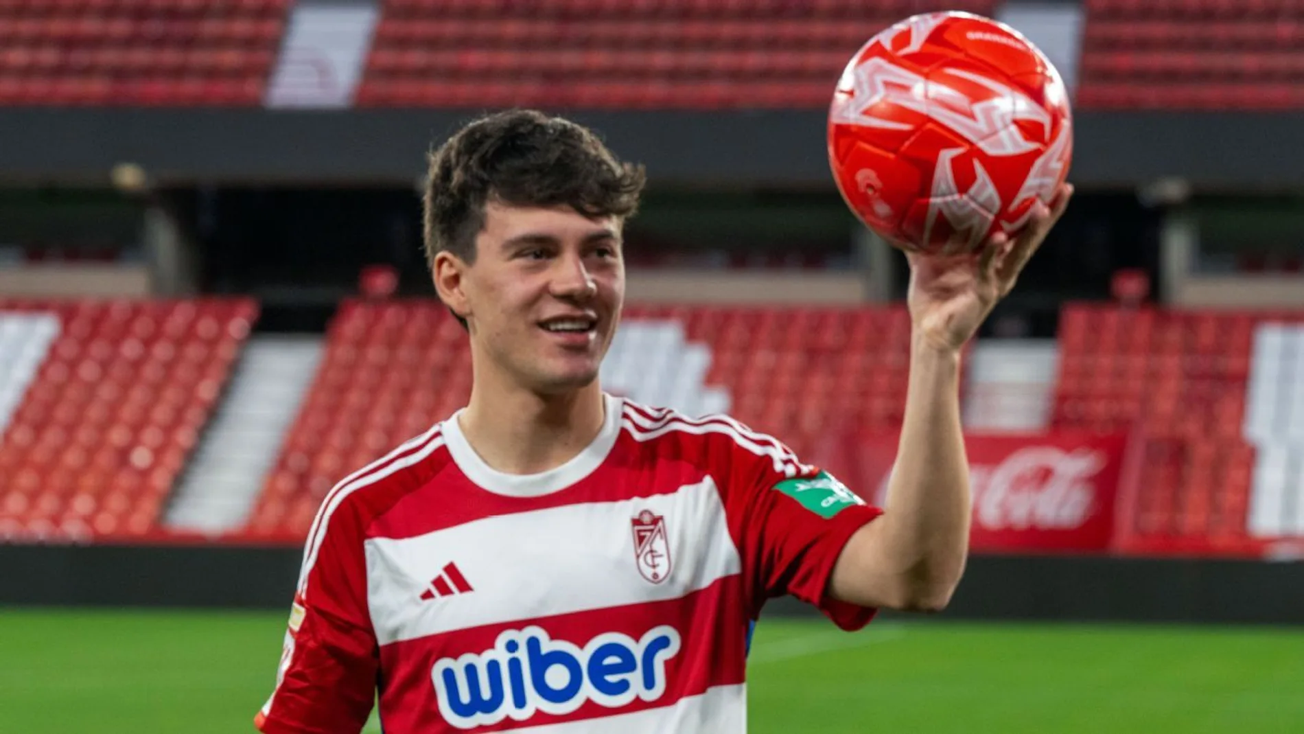 Facundo Pellistri con el Granada