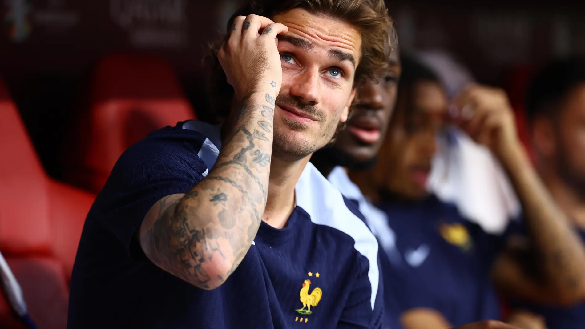 Antoine Griezmann en el banquillo frente a España