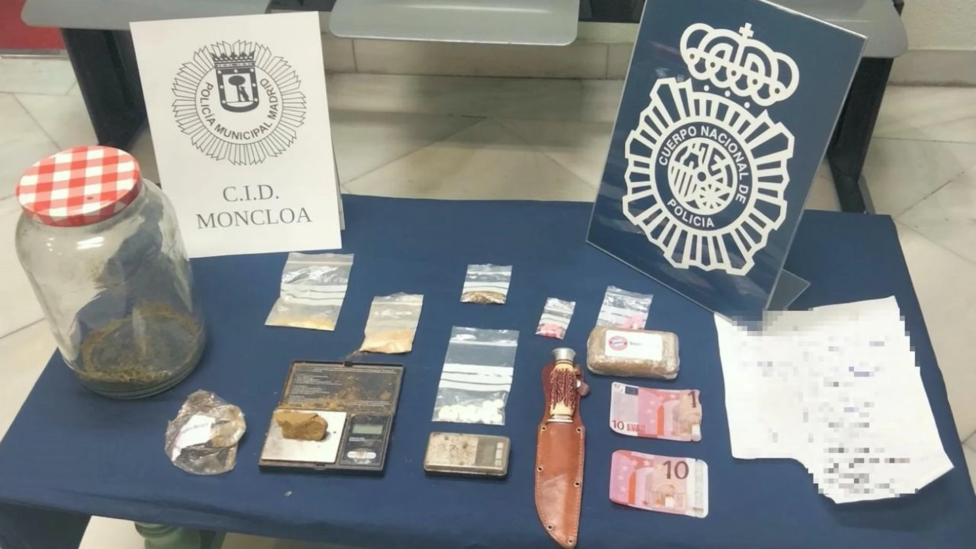 Desmantelado un 'narcopiso' en Moncloa donde se vendían muchos tipos de droga, incluso a menores de edad POLICÍA NACIONAL 10/07/2024