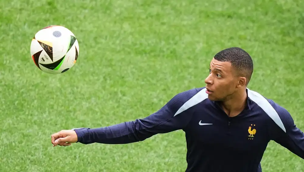 Fútbol.- Kylian Mbappé lucirá el '9' en el Real Madrid y Valverde, Camavinga, Tchouameni y Güler cambian de dorsal