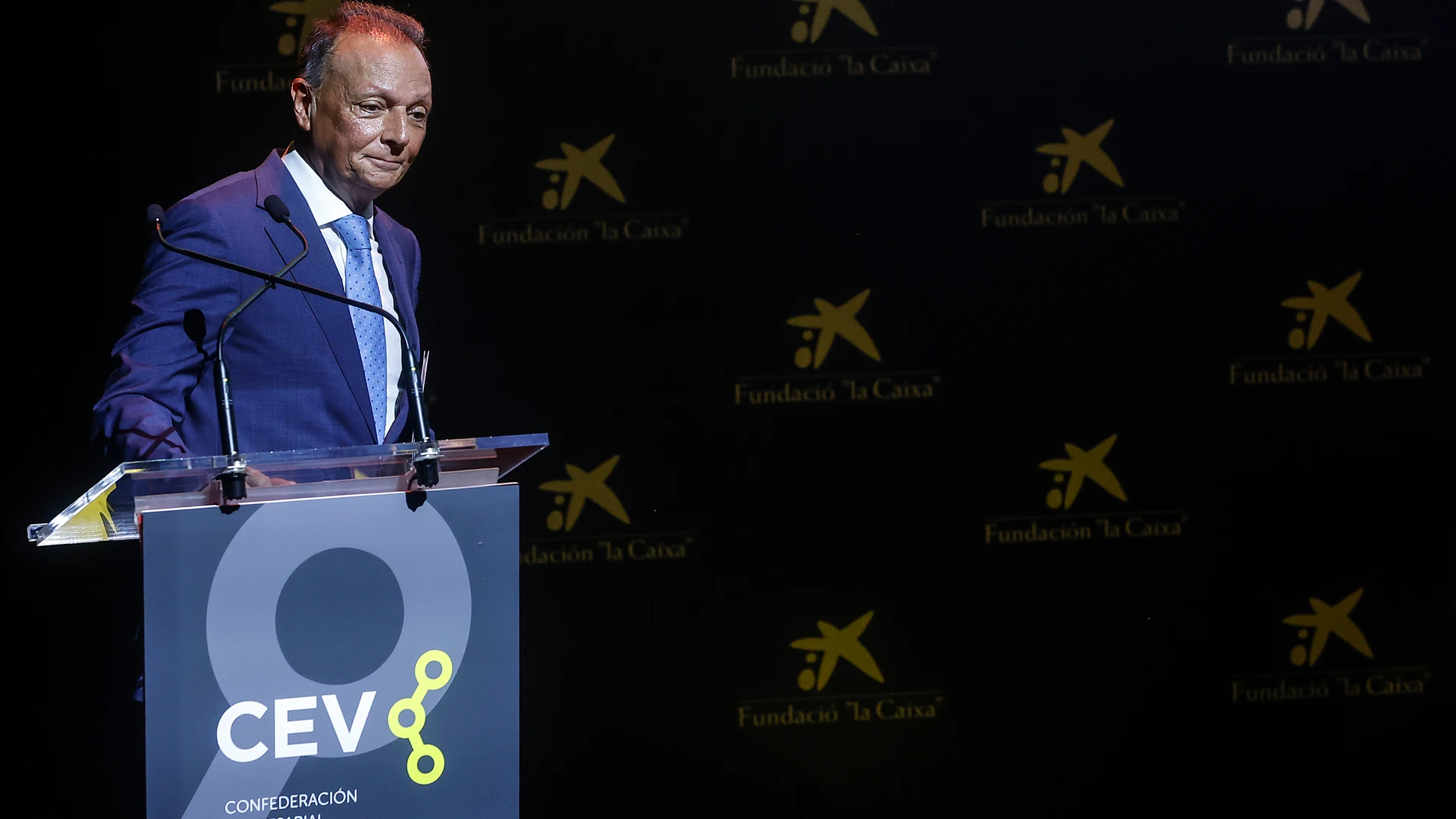 El presidente de la CEV, Salvador Navarro, interviene durante la Asamblea General de la CEV, en CaixaForum, a 10 de julio de 2024, en Valencia, Comunidad Valenciana (España). La Confederación Empresarial de la Comunitat Valenciana (CEV) somete durante la Asamblea a la aprobación del texto de su memoria de actividades, la liquidación del ejercicio 2018 y el presupuesto para el año en curso; una propuesta de modificación de Estatutos y el nuevo Código de Gobierno de la organización. 10 JULIO 2...