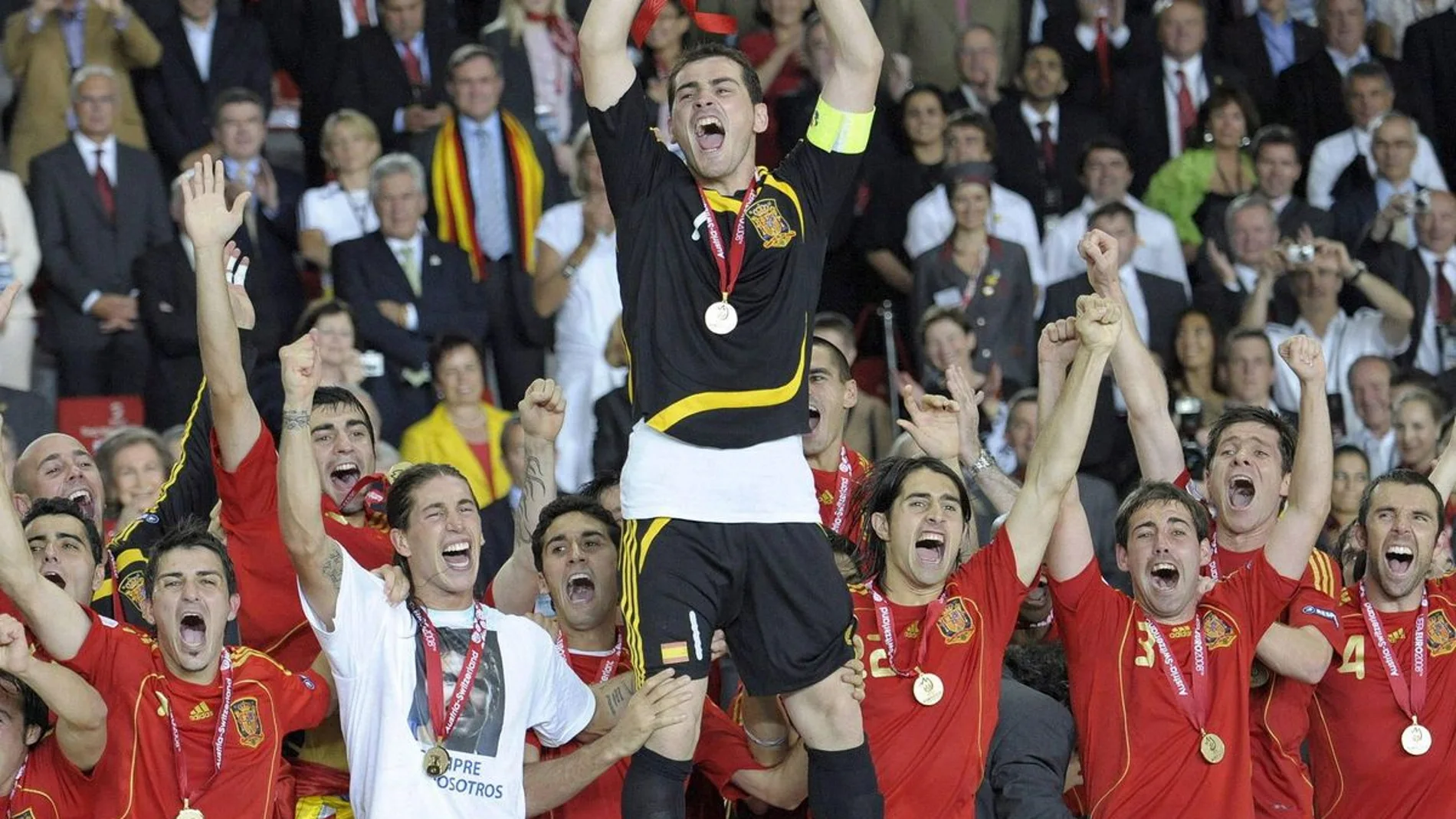 Iker Casillas levanta la Eurocopa 2008