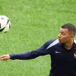 Fútbol.- Kylian Mbappé lucirá el '9' en el Real Madrid y Valverde, Camavinga, Tchouameni y Güler cambian de dorsal