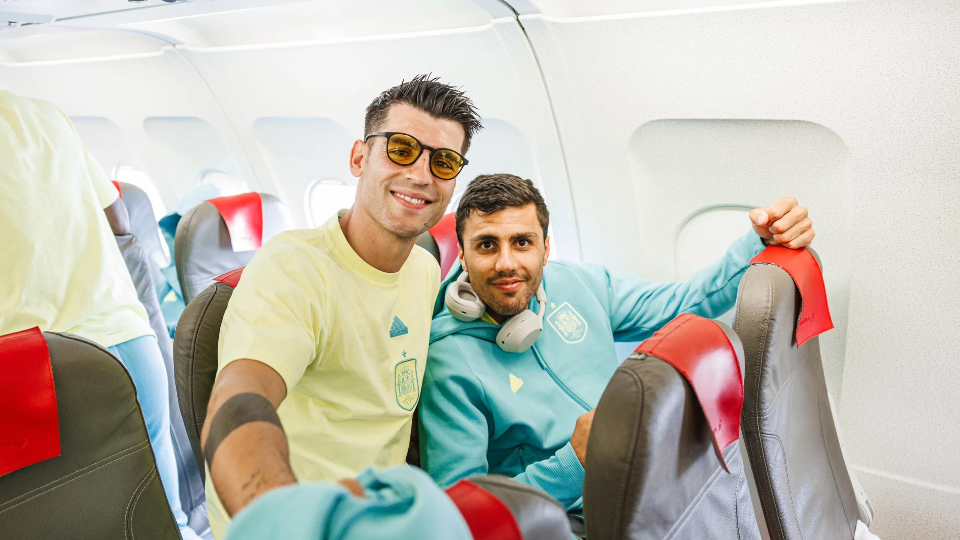 Morata y Rodri, en el viaje de vuelta a la concentración de España