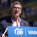 Feijóo confirma que aceptarán acoger 400 menores y dice a Vox que "no se puede amenazar a nadie por cumplir su deber"