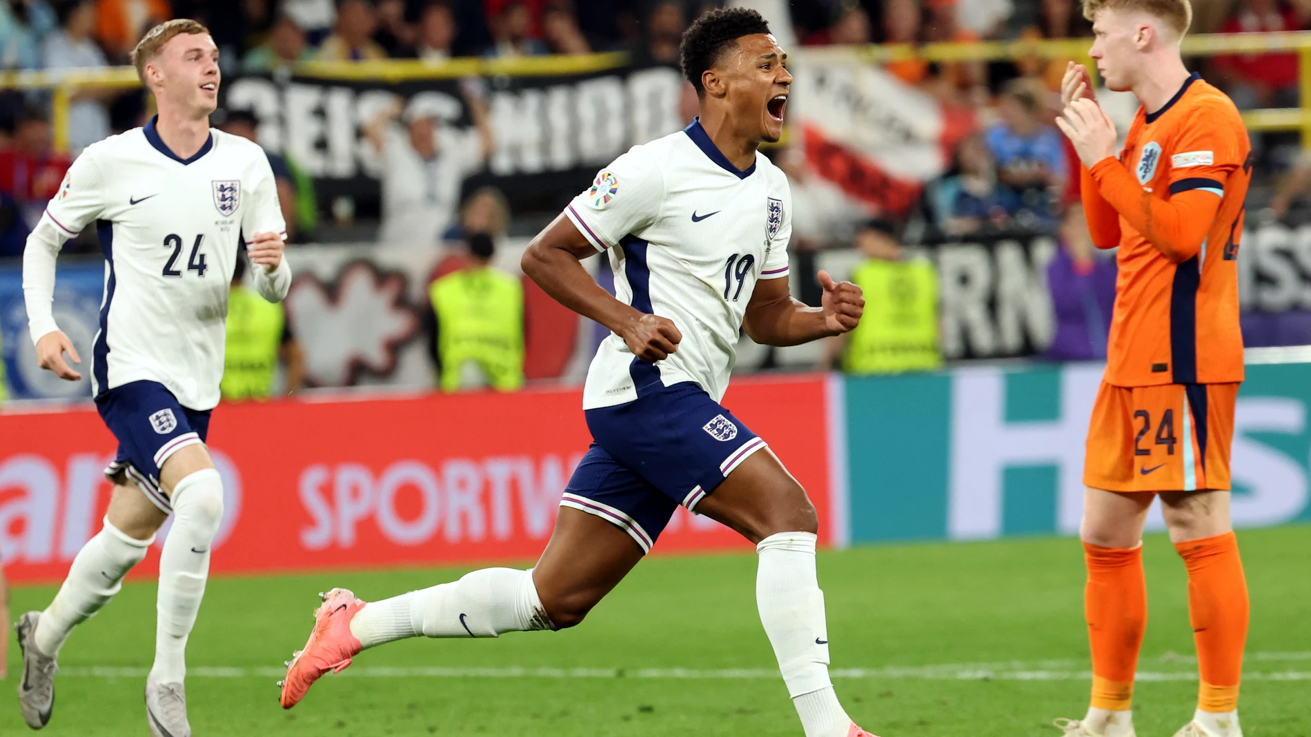 Gol de Watkins y asistencia de Palmer, dos jugadores clave desde el banquillo