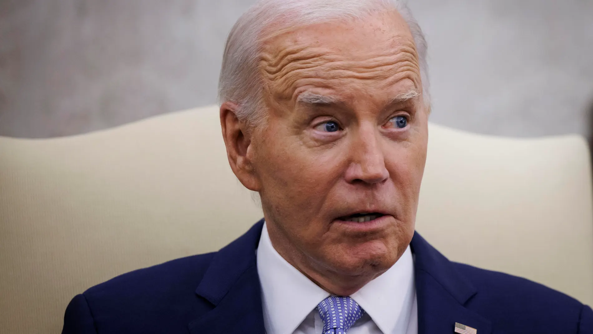 Washington (United States), 10/07/2024.- US President Joe Biden speaks during a bilateral meeting with UK Prime Minister Keir Starmer at the Oval Office of the White House in Washington, DC, USA, 10 July 2024. Starmer stated he would publish a roadmap showing how the UK would spend 2.5 percent of its gross domestic product on defense as the prime minister faced calls from the British military and allies abroad to clarify his policy ahead of this week's NATO summit in Washington. (Reino Unido)...