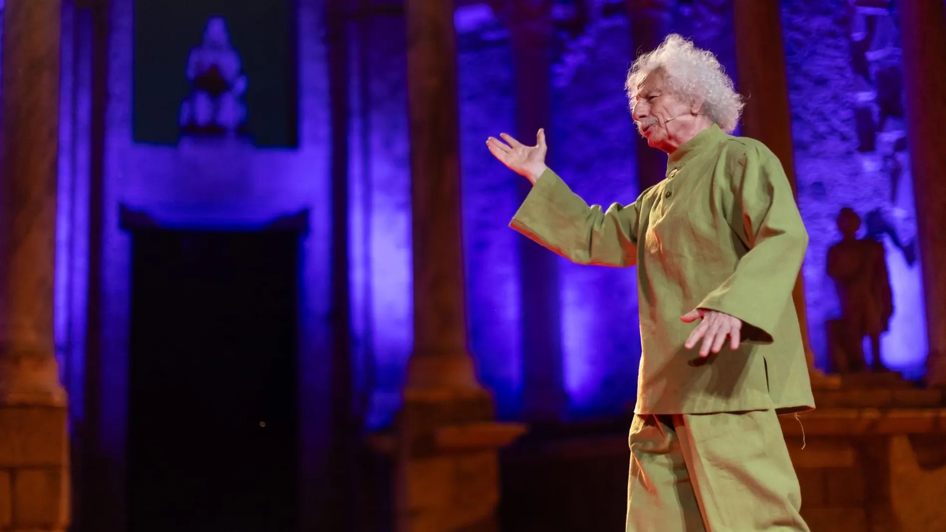 EXTREMADURA.-'El Brujo' traslada en el Teatro Romano de Mérida los mitos griegos al siglo XXI de las 'fake news' o la IA