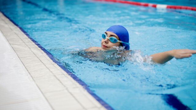 Cómo afrontar la alergia al cloro durante el verano: consejos útiles