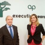 Roberto Legaz Poignon, nuevo Director General, y María Trinidad Navarro, Consejera- Managing Partner, en las oficinas de AP Executive Search en Madrid