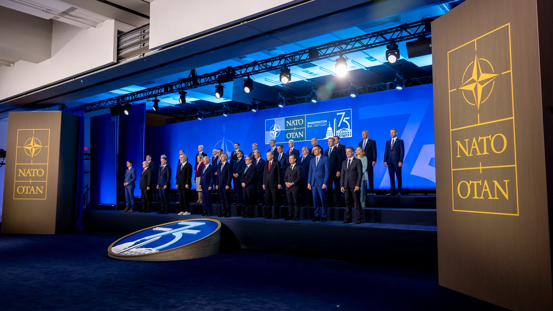 Fotos de familia durante la ceremonia de bienvenida a los jefes de Estado y/o de Gobierno de los Estados miembros de la OTAN, a 10 de julio de 2024, en Washington (Estados Unidos). La Cumbre de la OTAN tiene lugar en un contexto internacional complejo y excepcional, marcado por una inestabilidad y amenaza a la seguridad de los Aliados. En este sentido, los líderes lanzarán un mensaje contundente de unidad y cohesión, en este 75 aniversario de la Alianza, reforzando el vínculo transatlántico y...