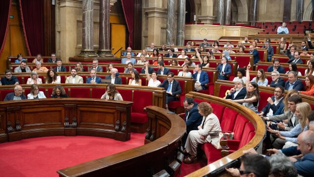 Parlament Cataluña tramita con el apoyo del PSC la reforma del reglamento para que Puigdemont vote desde el extranjero