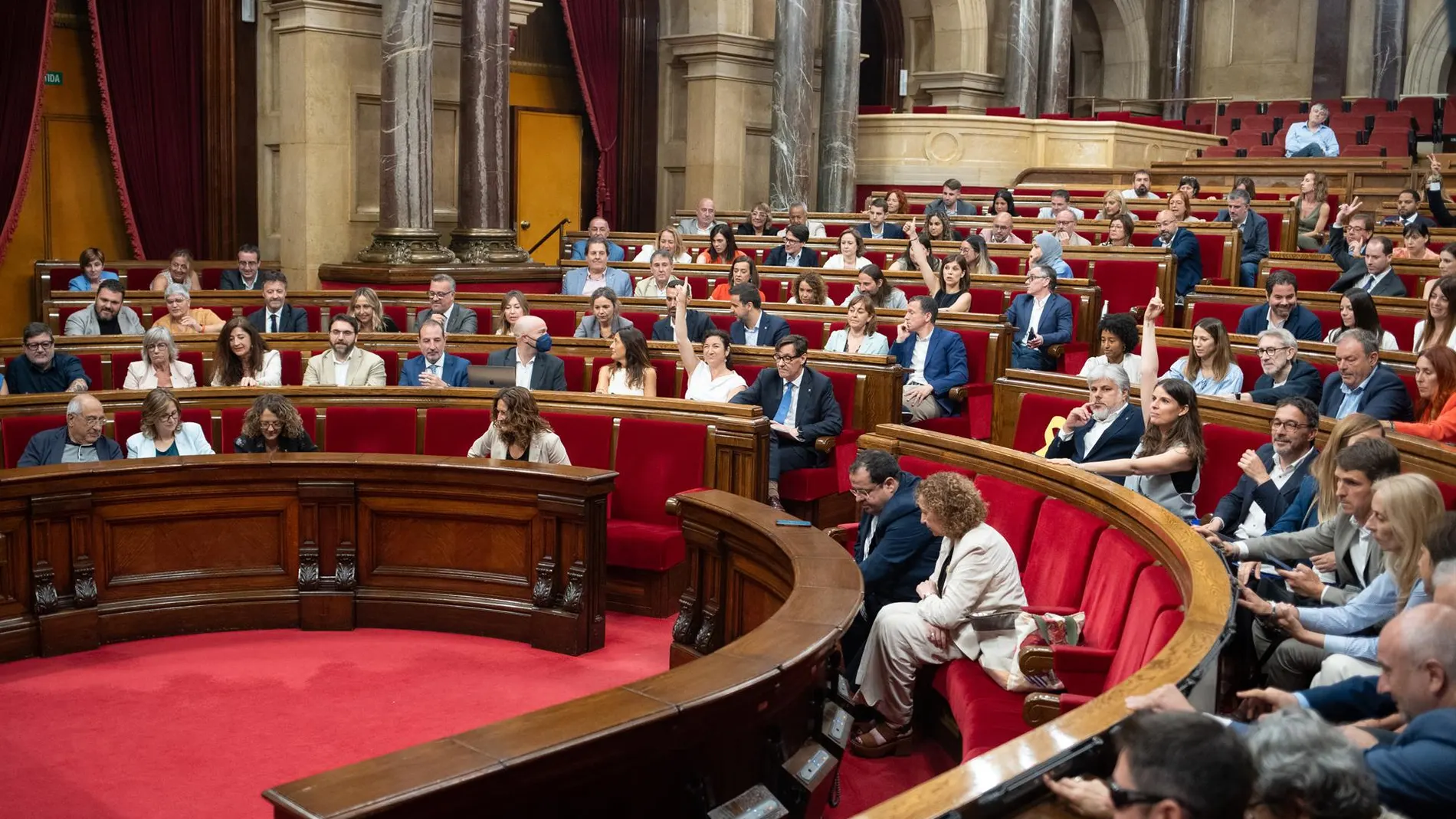 Parlament Cataluña tramita con el apoyo del PSC la reforma del reglamento para que Puigdemont vote desde el extranjero