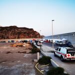 Imagen del dispositivo de Cruz Roja habilitado para recibir a los inmigrantes llegados en patera a la costa de la Región