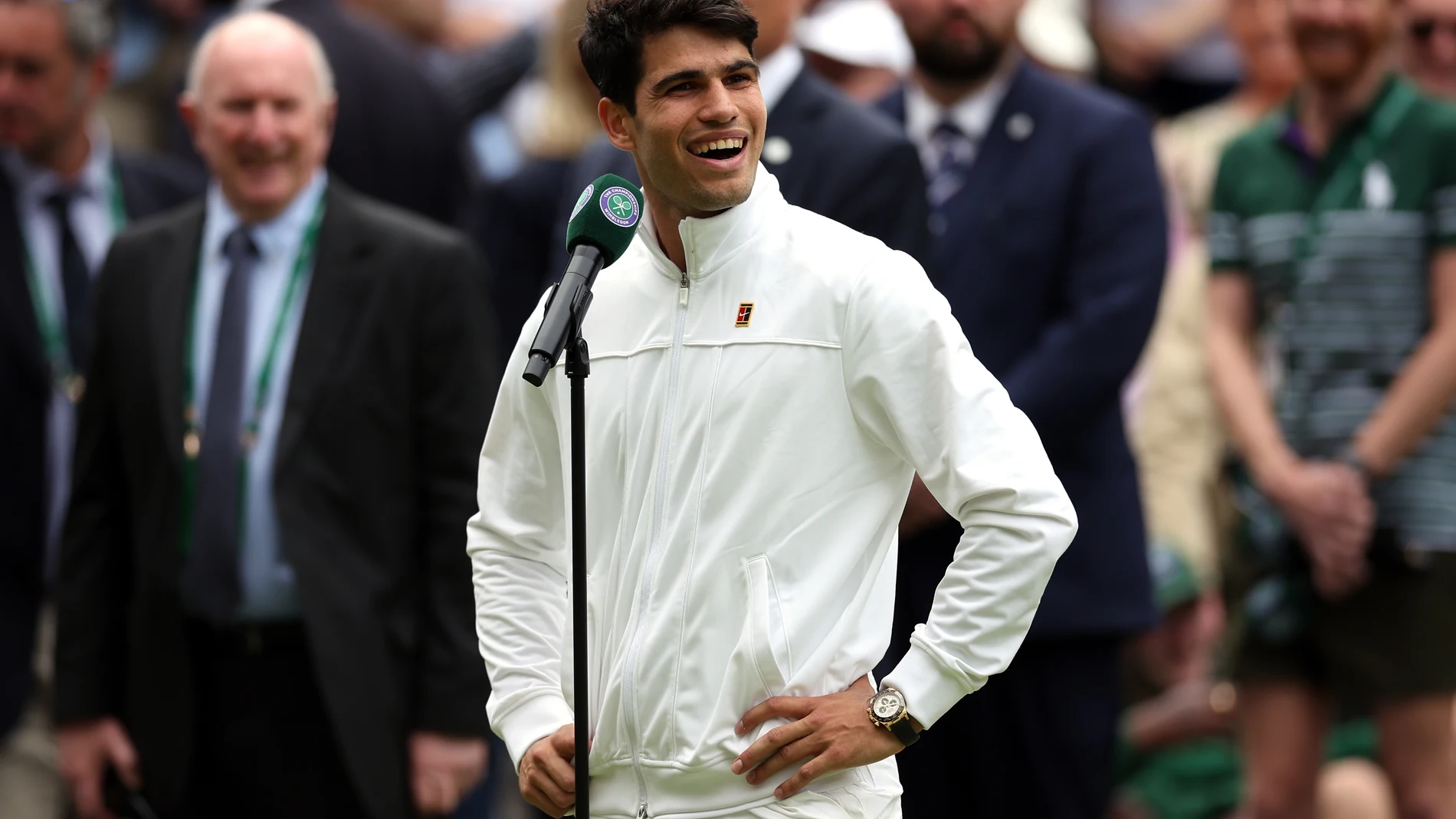 Wimbledon (United Kingdom), 12/07/2024.- Carlos Alcaraz of Spain reacts after winning his Men's Singles semifinal match against Daniil Medvedev of Russia at the Wimbledon Championships, Wimbledon, Britain, 12 July 2024. (Tenis, Rusia, España, Reino Unido) EFE/EPA/ADAM VAUGHAN EDITORIAL USE ONLY