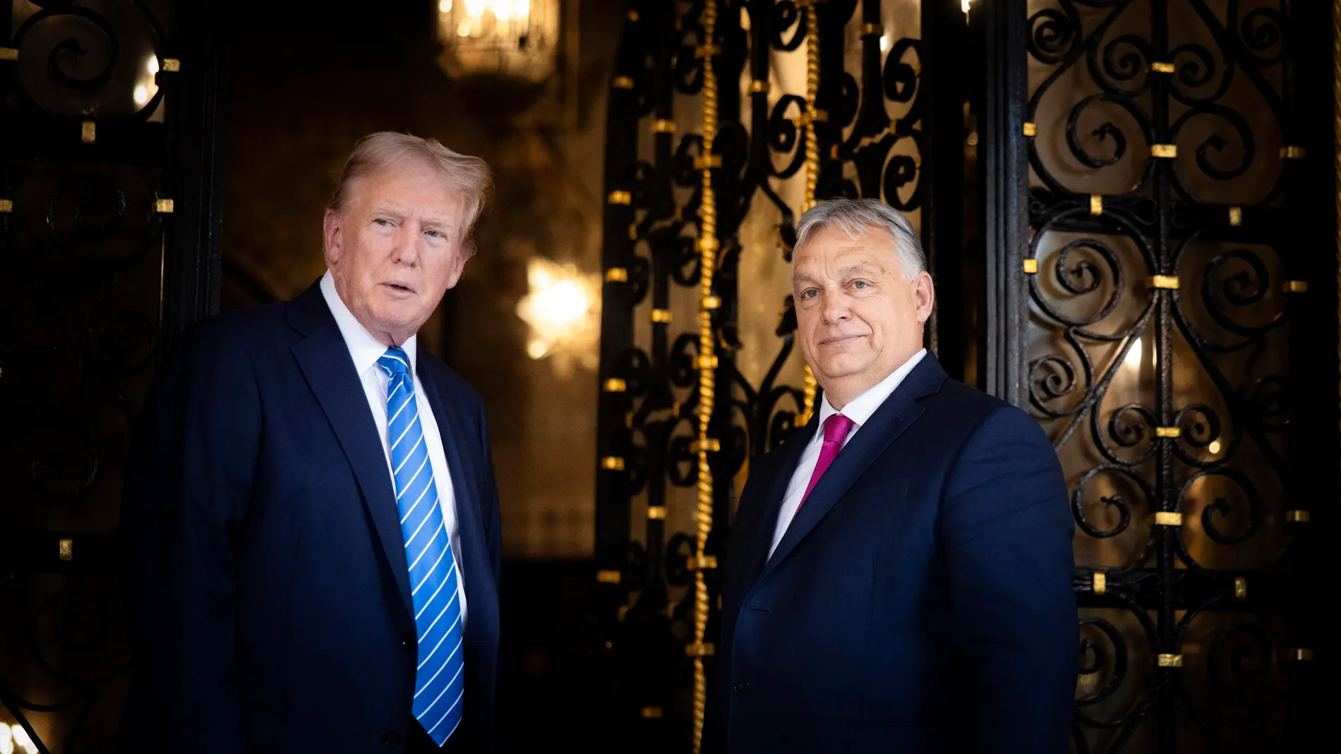 Palm Beach (United States), 11/07/2024.- A handout photo made available bythe Hungarian PM'Äôs Press Office shows Hungarian Prime Minister Viktor Orban (R) and former US president and Republican presidential candidate Donald Trump (L) posing for photographs during their meeting in Trump's Mar-a-Lago estate in Palm Beach, Florida, USA, 11 July 2024. (Hungría) EFE/EPA/Zoltan Fischer HANDOUT HUNGARY OUTHANDOUT EDITORIAL USE ONLY/NO SALES