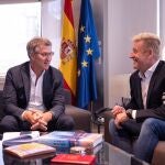 Alberto Núñez Feijóo con Wayne Griffiths, presidente de SEAT y CUPRA