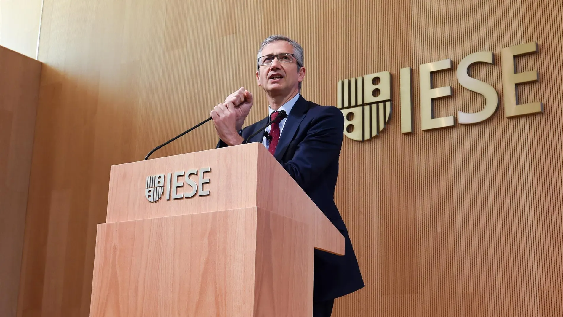 Pablo Hernández de Cos ficha por el IESE como profesor de Economía