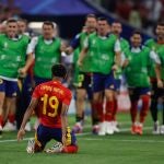 El delantero de la selección española Lamine Yamal celebra tras marcar ante Francia, durante el partido de semifinales de la Eurocopa de fútbol que España y Francia disputan este martes en Múnich. 