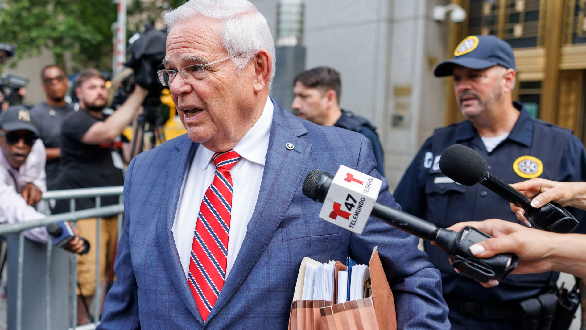 New York (United States), 12/07/2024.- US Senator Bob Menendez of New Jersey speaks to the press as he leaves United States federal court after the first day of jury deliberations began for his corruption trial in New York, New York, USA, 12 July 2024. Menendez is on trial for allegedly accepting bribes in exchange for political favors. (Estados Unidos, Nueva York) EFE/EPA/SARAH YENESEL