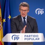 Feijóo, en la sede de Génova, durante su comparecencia
