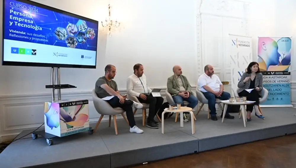 Concepción Barrio durante su intervención en la mesa redonda