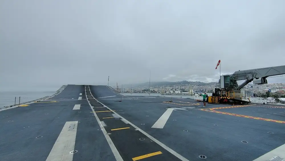 Pendiente de salida en la cubierta del 'Juan Carlos I'.