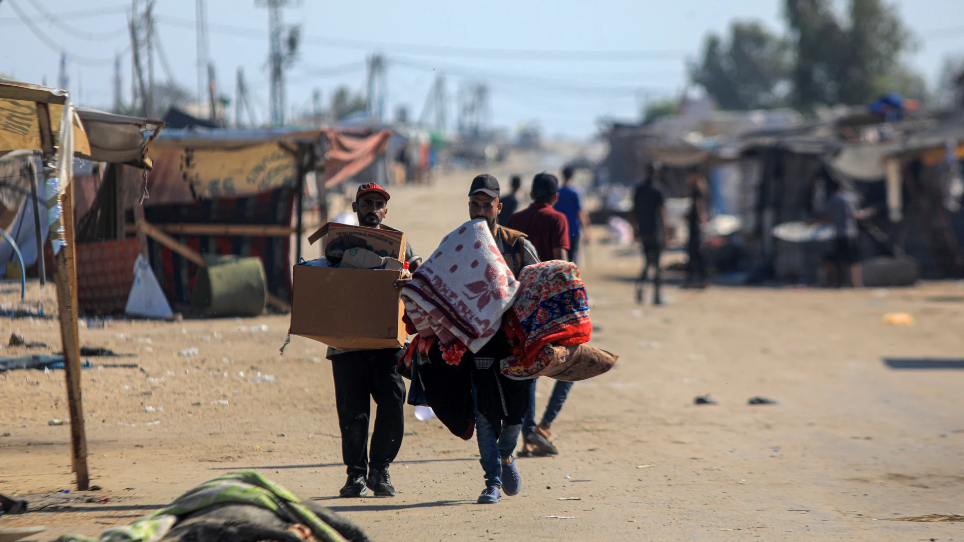 GAZA, June 28, 2024 -- Displaced Palestinians flee from the Al-Mawasi area on the northwestern outskirts of Rafah in the southern Gaza Strip, on June 28, 2024. At least 11 Palestinians were killed on Friday by an Israeli attack on tents housing displaced individuals in western Rafah, Gaza's southernmost city, Palestinian security and medical sources said.28/06/2024