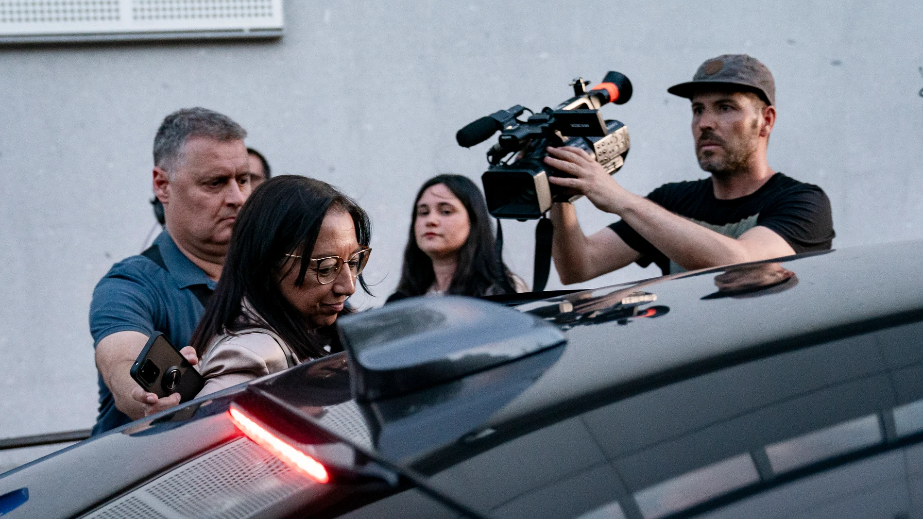 La presidenta de Les Corts, Llanos Massó, sube al coche tras la reunión del Comité Ejecutivo Nacional de Vox en Madrid