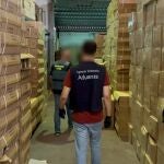 Sucesos.- Intervenidas en Fuenlabrada más de 6 millones de falsificaciones, incluidas camisetas de selecciones de fútbol