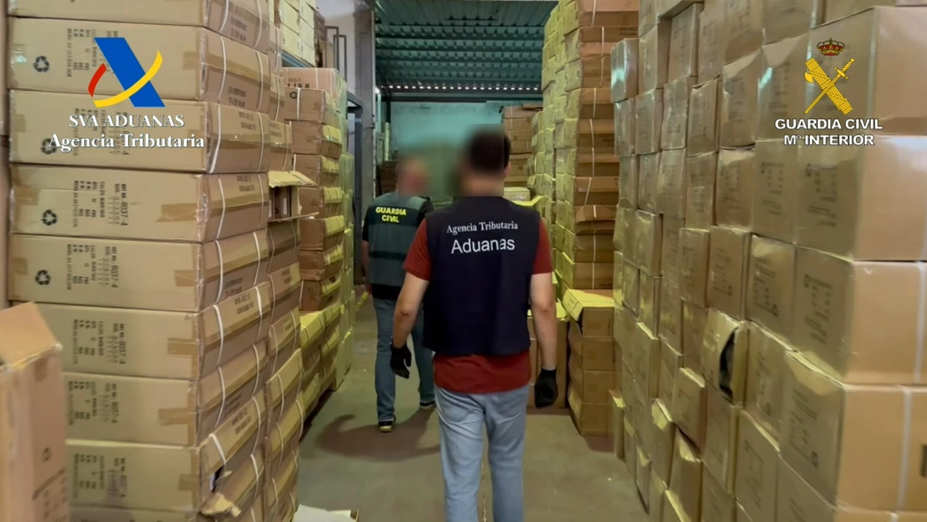 Imagen de la operación en la que se han intervenido más de seis millones de productos falsificados en Cobo Calleja. GUARDIA CIVIL 13/07/2024