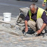 Mientras España y el resto de Europa buscan reducir la jornada laboral, el Parlamento de Grecia aprobó que los ciudadanos griegos puedan trabajar seis días a la semana y hasta 48 horas en su respectivo empleo