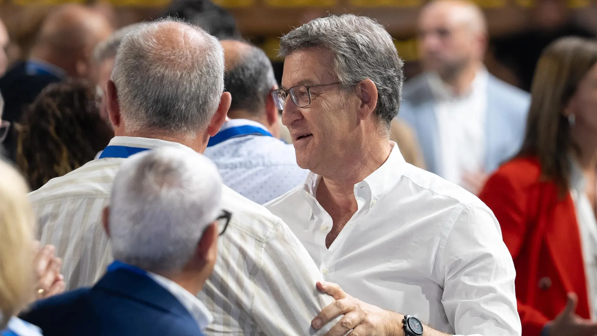 MADRID.-Feijóo responde a Vox que el PP "no se somete a amenazas, cueste lo que cueste": "Eso sí son unos principios"