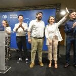 El presidente del PPRM, Fernando López Miras, y la secretaria general del PP, Cuca Gamarra, en la clausura del Curso de Verano del PP de la Región de Murcia en San Pedro del Pinatar