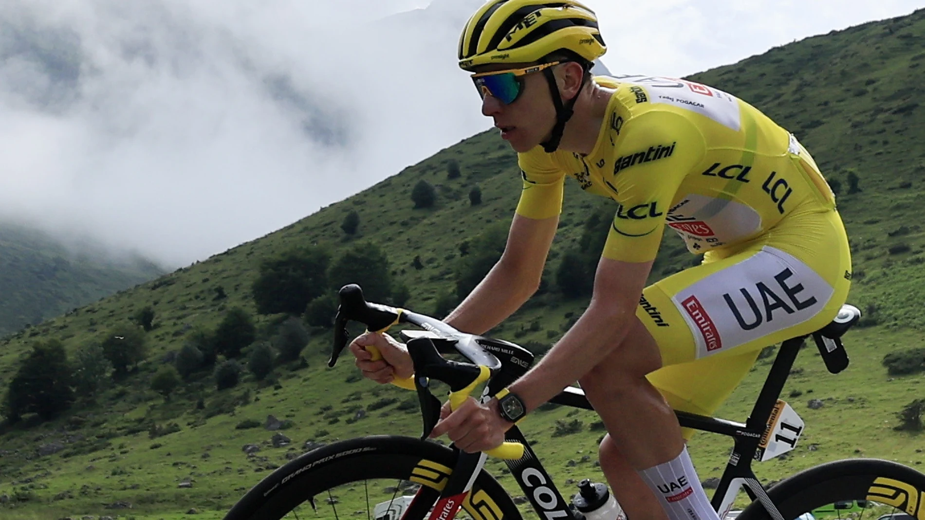 Saint-lary-soulan Pla D'adet (France), 13/07/2024.- Yellow jersey Slovenian rider Tadej Pogacar of UAE Team Emirates in action during the 14th stage of the 2024 Tour de France cycling race over 151km from Pau to Saint-Lary-Soulan Pla d'Adet, France, 13 July 2024. (Ciclismo, Francia, Eslovenia) EFE/EPA/GUILLAUME HORCAJUELO