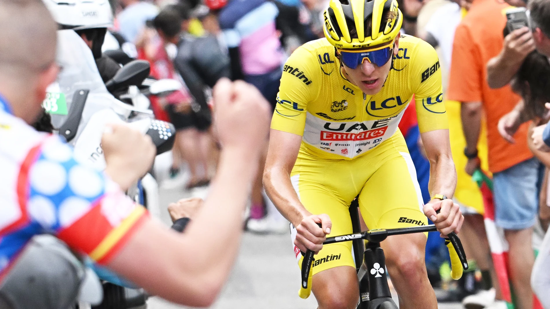 13 July 2024, France, Saint-Lary-Soulan Pla D'adet: Slovenian Tadej Pogacar of UAE Team Emirates on his way to win stage 14 of the 2024 Tour de France cycling race, from Pau to Saint-Lary-Soulan Pla d'Adet. Photo: Pool Bernard Papon/Belga/dpa 13/07/2024 ONLY FOR USE IN SPAIN