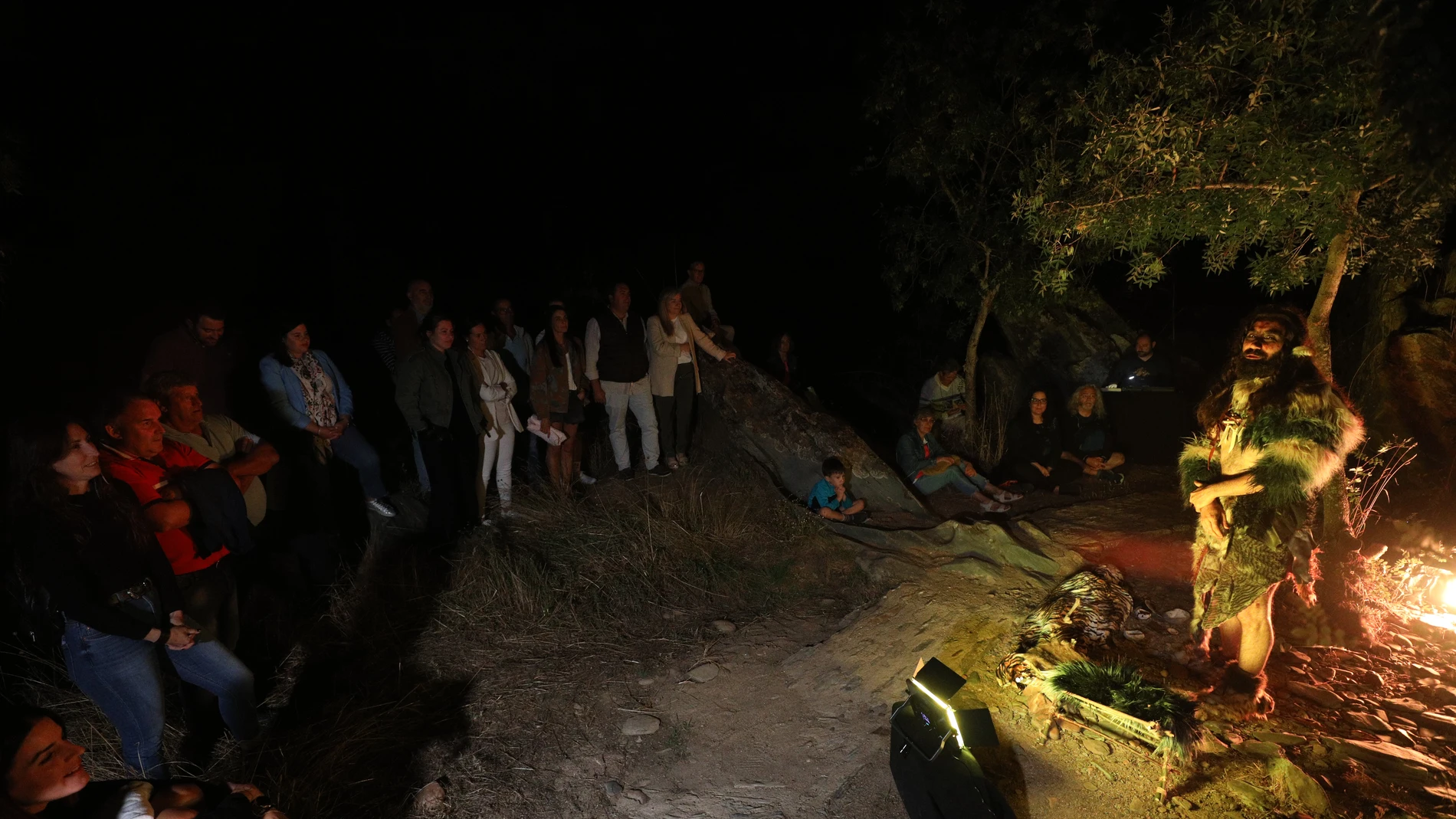 Estreno absoluto de la obra de teatro Neonatus en el yacimiento de Siega Verde