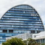 Fachada del edificio ‘La Vela', en la ciudad del BBVA, en Madrid. 