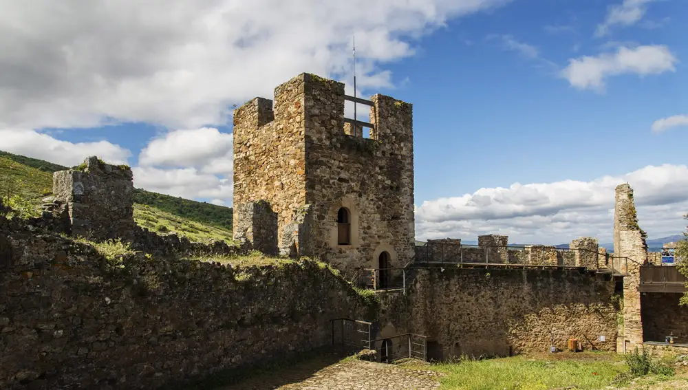 Castillo de Cornatel en la comarca de El Bierzo