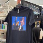 Imagen de una tienda que ya vende las camisetas