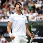 Alcaraz celebra uno de los puntos de la final ante Djokovic